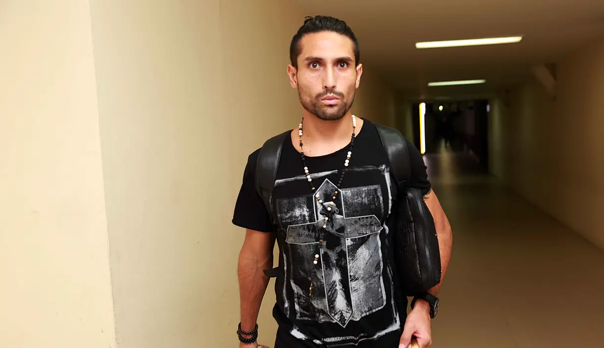 Para sahabat Julia Perez alias Jupe, datang silih berganti menjenguk dan memberikan semangat demi kesembuhan penyakitnya. Begitu juga mantan suaminya, Gaston Castano. (Nurwahyunan/Bintang.com)