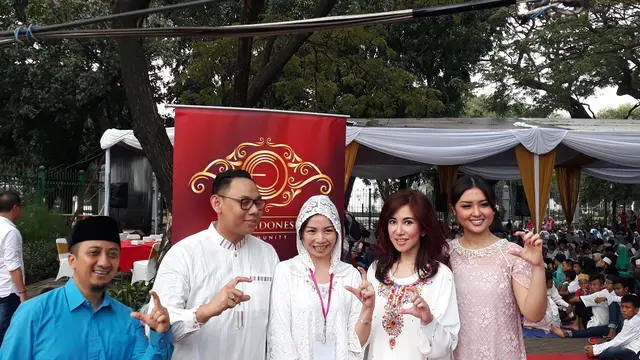 Ustaz Yusuf Mansur dan Sonia Wibisono