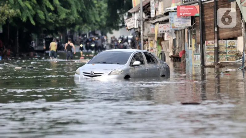 Banjir Lumpuhkan Jalan RA Kartini Bekasi