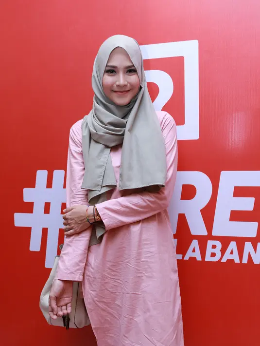 "Aku puas. Karena Rosul (Nabi Muhammad SAW) ngajarin kita berdagang. Aku ngerasain sendiri sekarang Rosul bilang bisnis karena manfaatnya luar biasa," ucap Kia saat ditemui di Hotel Mercure, Jakarta Pusat, Jumat (20/5/2016). (Galih W. Satria/Bintang.com)