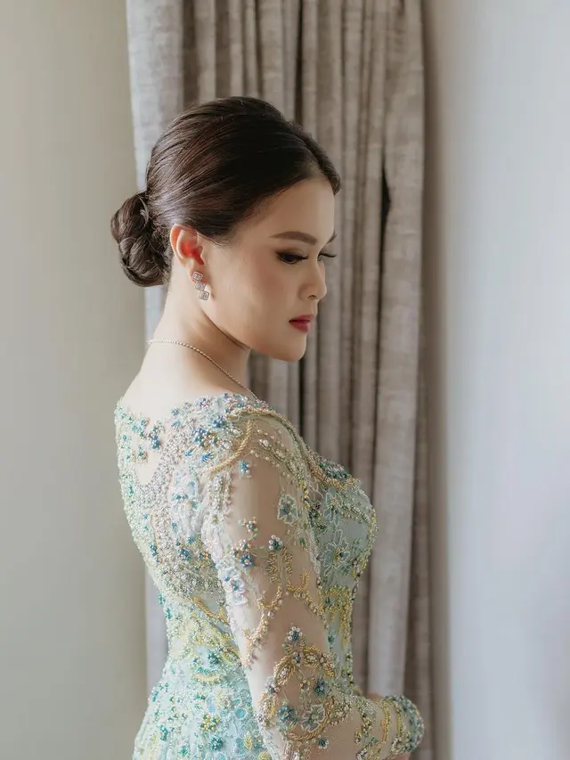 Adu Gaya Jessica Mila dan Chen Giovani Saat Pertunangan Adat Batak Sebelum Dinikahi Anak Pengacara