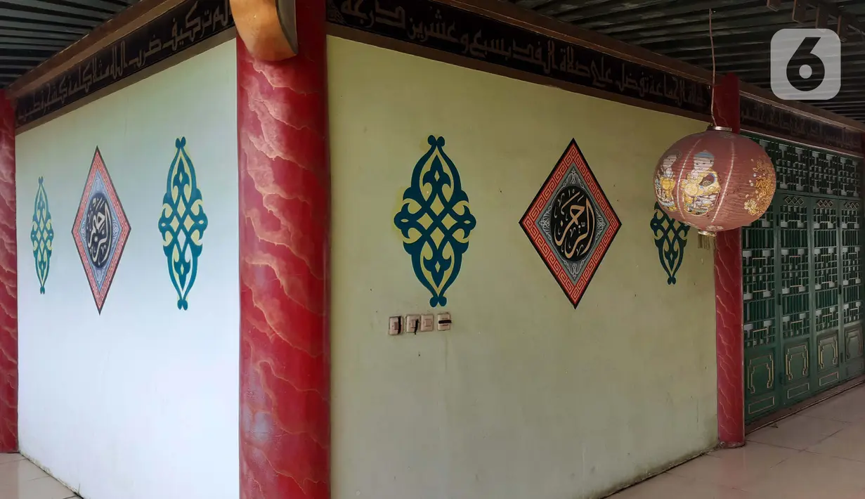 Kondisi Masjid Jami Tan Kok Liong di Kampung Bulak Rata, Cibinong, Kab Bogor, Jabar, Senin (4/5/2020). Masjid yang memiliki arsitektur seperti kelenteng tersebut dibangun pada 2005 lalu berdasarkan nama kecil sang pendiri yaitu M Ramdhan Effendi atau Anton Medan. (Liputan6.com/Helmi Fithriansyah)