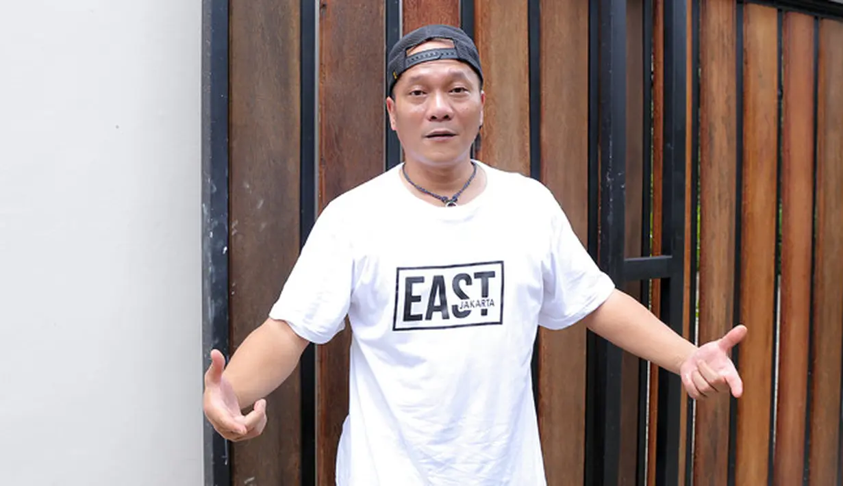 Iwa Kusuma atau biasa disapa Iwa K akan membawakan 25 lagu dalam konser bertajuk Batman Kasarug. Konser akan digelar di The Pallas, SCBD, Jakarta Selatan pada 4 April 2018 mendatang. (Deki Prayoga/Bintang.com)