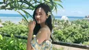 "All kinds of wonderful," tulis Jessica Jung sebagai keterangan foto. Pada foto tersebut, ia tampil cantik dengan mengenakan dress dan bunga menghiasi rambutnya. (Foto: instagram.com/jessica.syj)