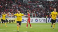 Striker Ceres-Negros, Bienvenido Maranon, merayakan gol yang diciptakannya ke gawang Persija Jakarta dalam laga Grup G Piala AFC 2019 di Stadion Utama Gelora Bung Karno, Senayan, Jakarta, Selasa (23/4/2019). Ceres-Negros menang 3-2 dalam laga ini. (Bola.com/Peksi Cahyo)