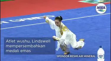 Pewushu putri andalan Indonesia, Lindswell Kwok, meraih medali emas dalam cabang olahraga wushu nomor Taijiquan dalam Asian Games 2018, Minggu (19/8).