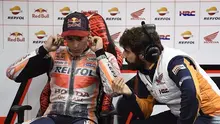 Pebalap Repsol Honda, Marc Marquez (kiri), sedang menyimak komentar kepala krunya, Santi Hernandez, pada sesi latihan bebas MotoGP Jepang di Twin Ring Motegi, 13 Oktober 2017. (Motorsport)