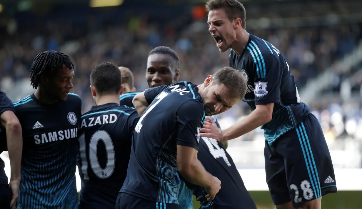 Branislav Ivanovic adalah salah satu pemain Chelsea yang mendapat perlakukan yang tak menggenakkan dari pendukung QPR. (AP Photo/Matt Dunham)