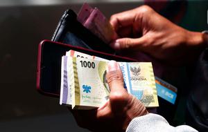 Namun, Bank Indonesia (BI) dan perbankan membatasi penukaran uang tunai sebesar Rp 3,8 juta per orang menjelang hari raya Idul Fitri atau Lebaran 2023. (Liputan6.com/Angga Yuniar)