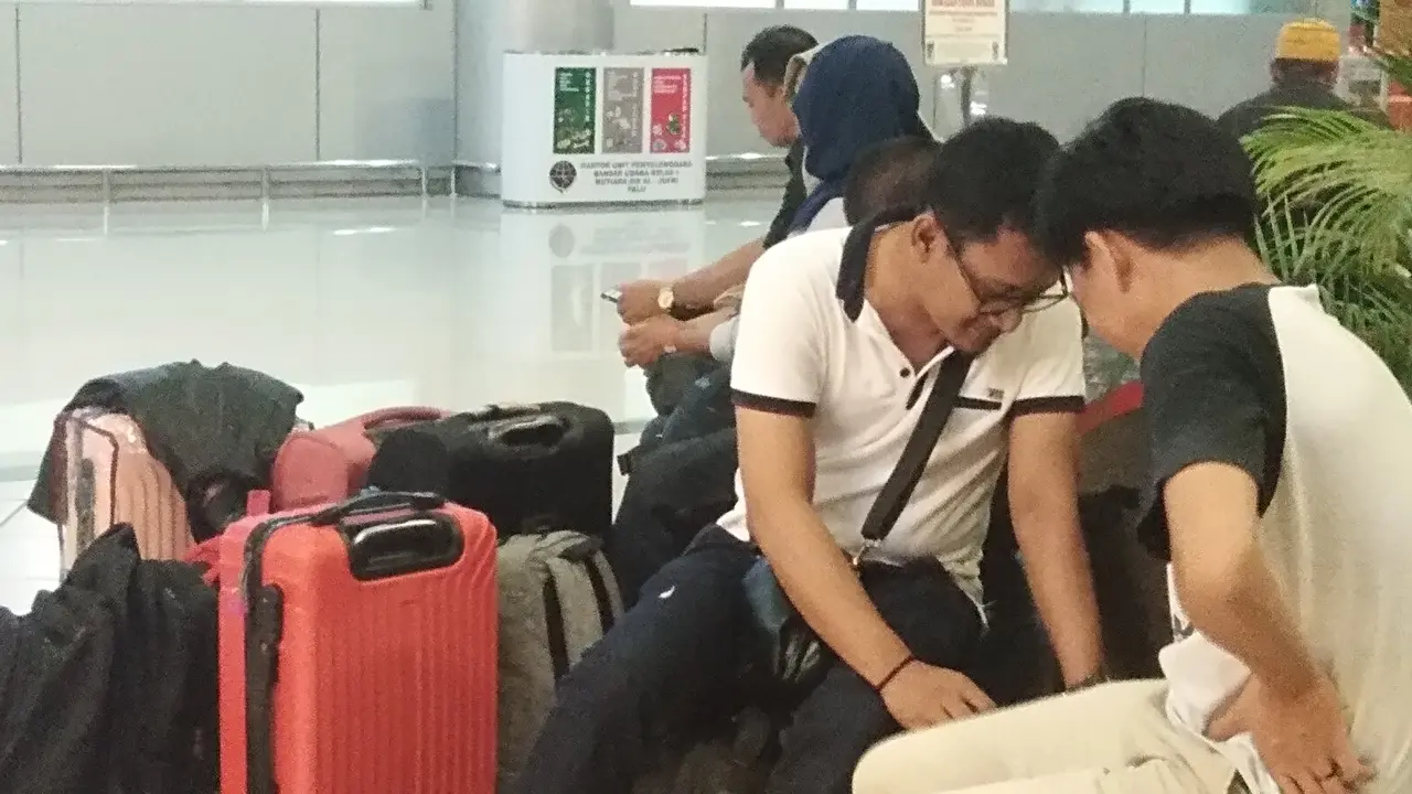 Penumpang Batik Air dengan nomor penerbangan ID 6231 tujuan Palu (PLW)-Makasar (UPG) terlantar sekitar dua jam di Bandara Mutiara Sis-Aljufri Palu.