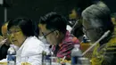 Menteri Siti Nurbaya , memberikan penjelasan saat rapat kerja dengan komisi VII DPR RI, Senin (09/02/2015). Rapat membahas Rancangan APBN-P 2015 dalam kementerian Lingkungan Hidup dan Kehutanan Republik Indonesia. (Liputan6.com/Andrian M Tunay)
