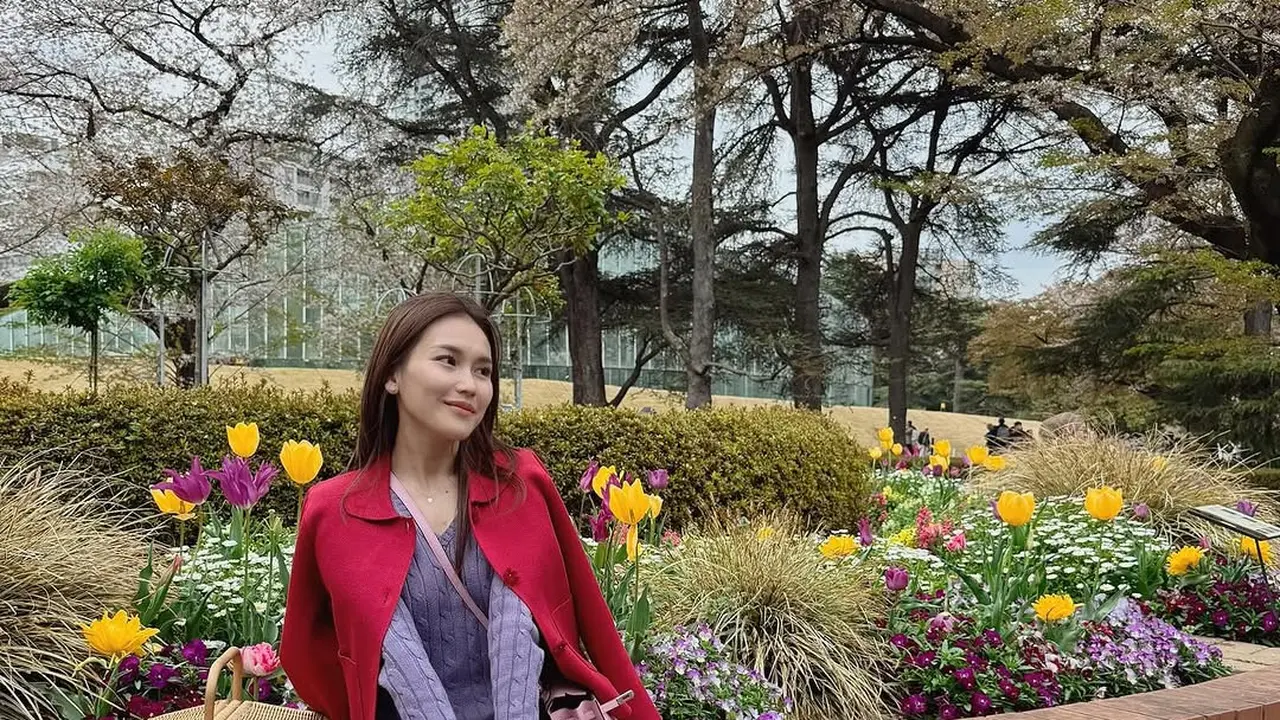 Outfit Ayu Ting Ting saat Jalan-Jalan ke Jepang