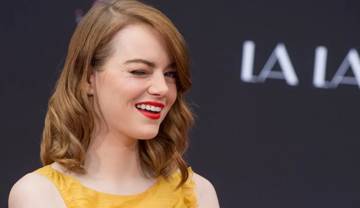 Emma Stone, aktris peraih Piala Oscar ini ternyata cukup kritis dalam urusan pendapatan yang diterimanya. Adanya diskriminasi gender di industri hiburan di Hollywood, tak membuat Emma diam begitu saja. (AFP/Bintang.com)