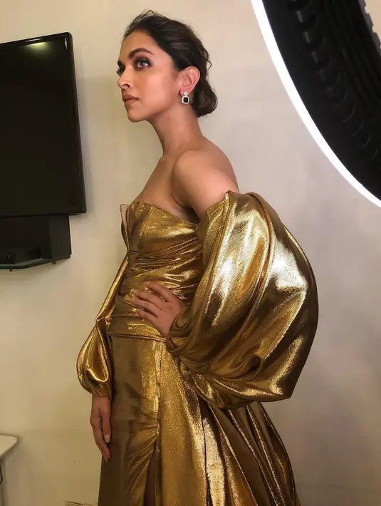Seakan tak ingin kalah dengan Vin Diesel, Priyanka Chopra juga memberikan ucapan selamat untuk Deepika. Ia senang Deepika dapat masuk ke dalam daftar TIME 100. (Foto: instagram.com/deepikapadukone)