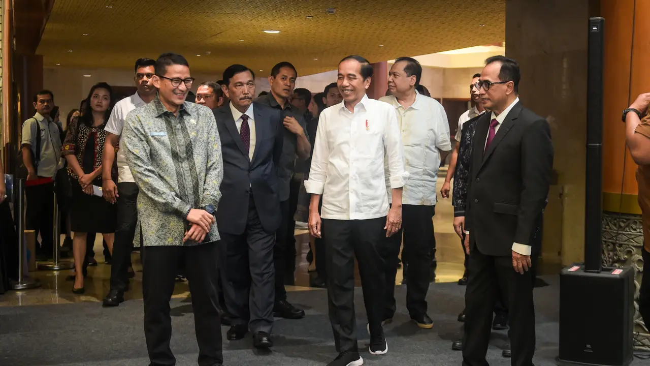 Presiden Joko Widodo atau Jokowi mendatangi pameran Hub Space yang mengambil tema "Journey to Connect Indonesia" yang digelar di Plenary Hall, Jakarta Convention Center (JCC), Jakarta, Jumat (29/9/2023).