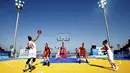Tim putri Belgia dan Turki bertanding dalam basket 3 on 3 Pesta Olah Raga Eropa 2015 di Baku, Azerbaijan. (23/6). (REUTERS/Kai Pfaffenbach)