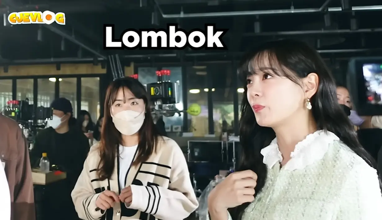 Selain Bali, Sejeong juga sangat menyikai Lombok. Hal ini membuat Chicco cukup terkejut. (Foto: YouTube/ Chicco Jerikho)