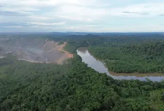 Viral video lubang tambang bersebelahan dengan aliran sungai. (Istimewa)