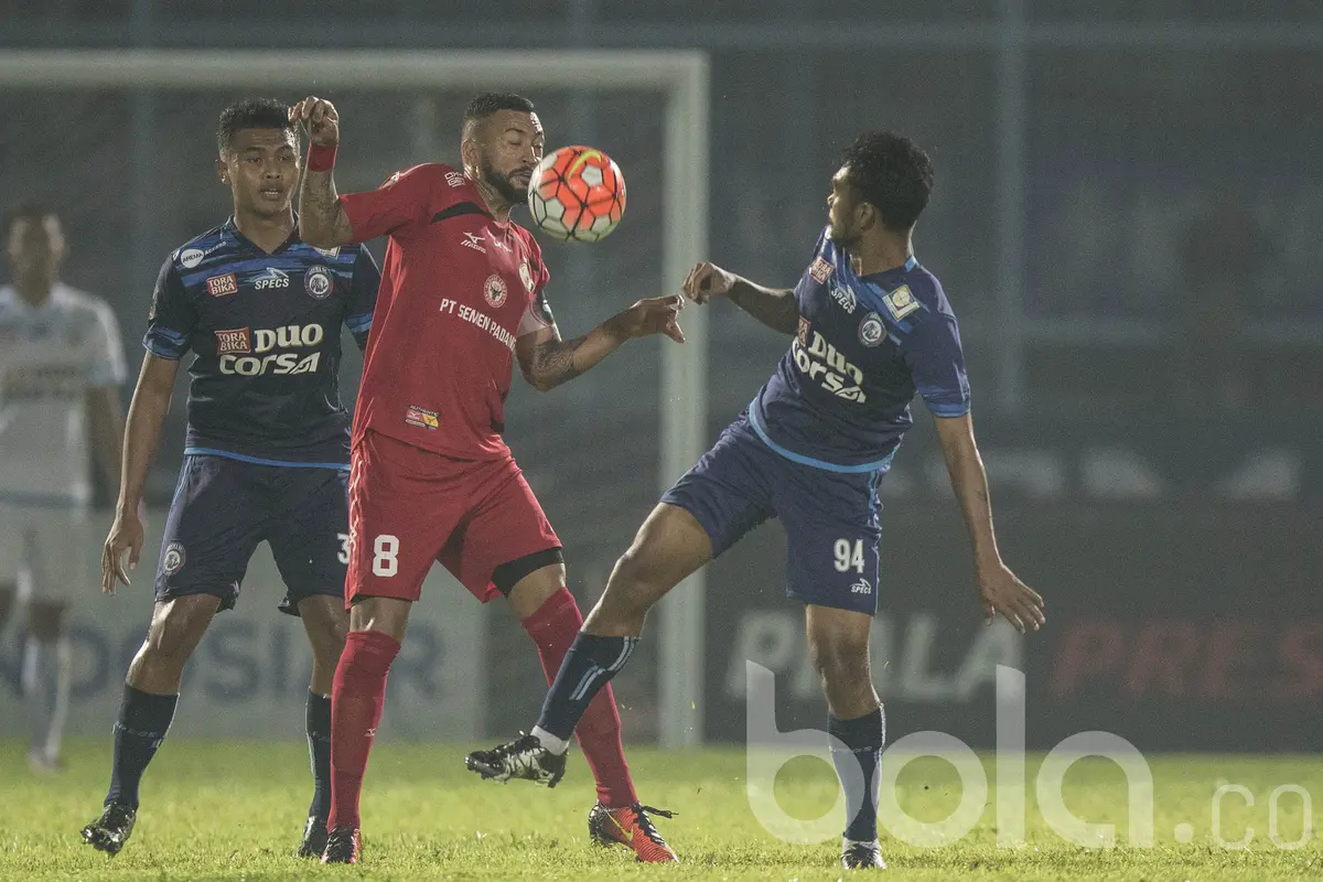 Arema vs Semen Padang