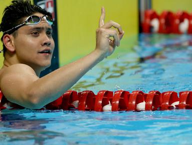 Perenang Singapura, Joseph Schooling, saat beraksi di nomor 100 meter gaya kupu-kupu putra pada Asian Games di Akuatik, GBK, Jakarta, Rabu (22/8/2018). Joseph Schooling sukses persembahkan medali emas pertama untuk Singapura. (Bola.com/Peksi Cahyo)
