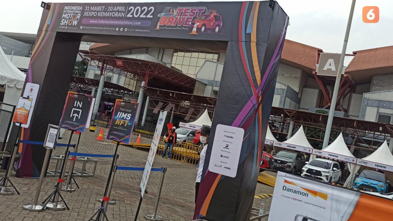 Pengunjung bisa melakukan test drive dan test ride di IIMS Hybrid 2022 (Fahmi/Liputan6)
