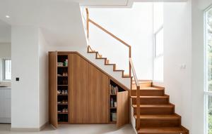 Model Tangga Rumah Minimalis yang Aman dan Estetik (Foto: Gemini)