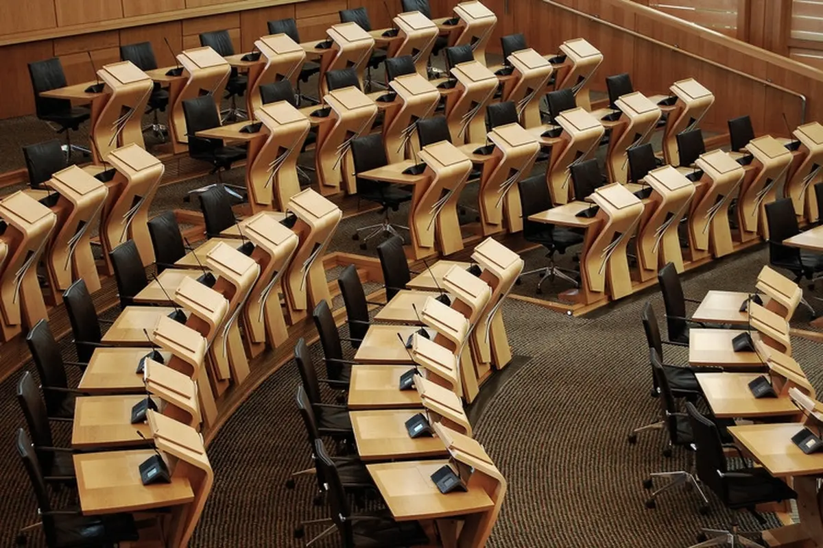 Perbedaan Negara Demokrasi dan Negara Otoriter (Image by Freepik)