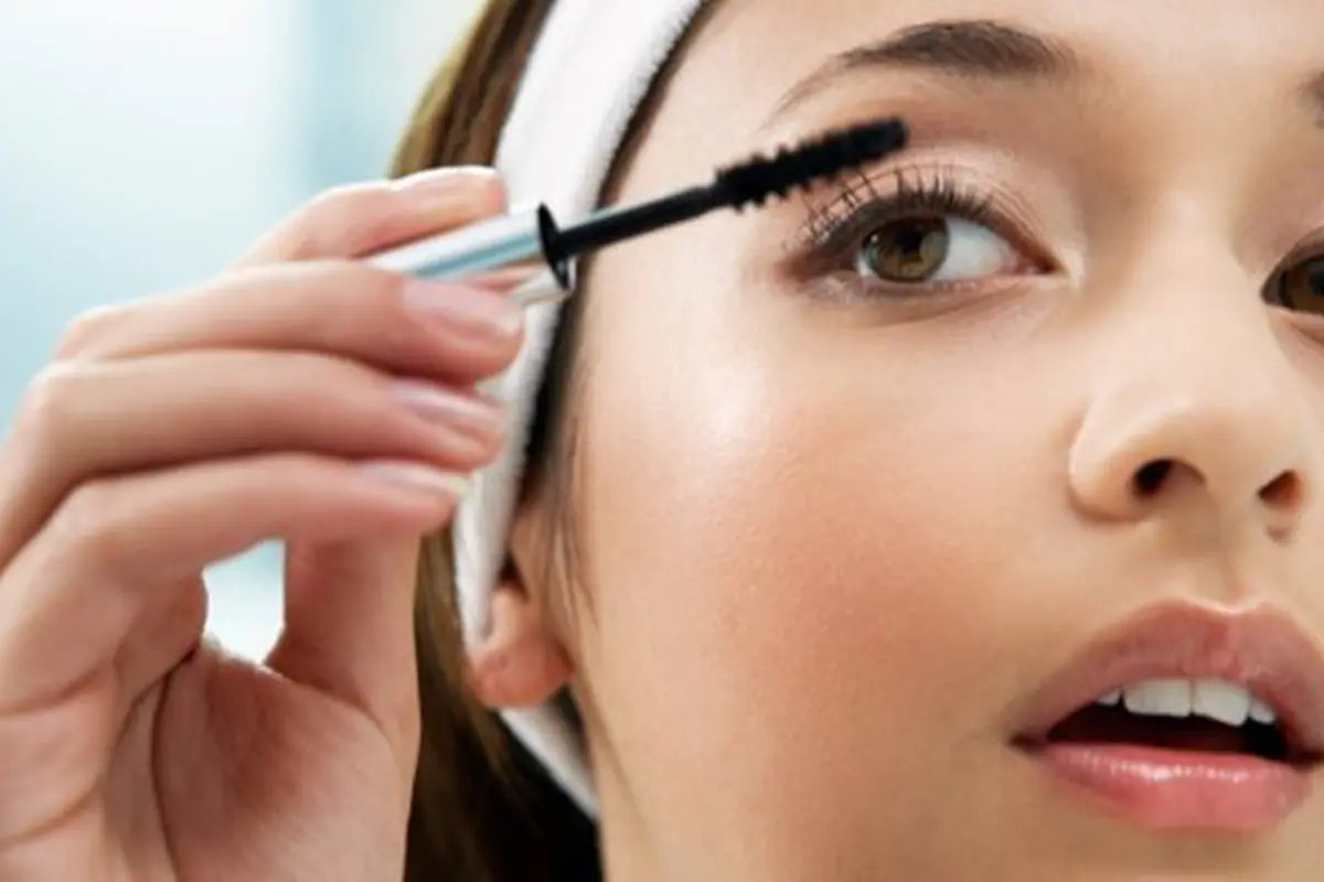 Yuk cari tahu cara pakai maskara yang benar/copyright:thinkstockphotos.com
