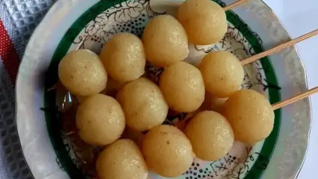 Resep sate singkong kukus sambal kecap. (dok. Cookpad @HerlinaCsLim)