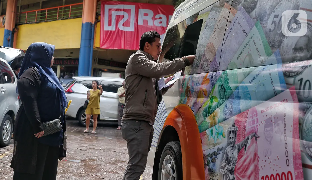 Bank Indonesia pun bekerja sama dengan perbankan menyediakan layanan penukaran uang lebaran di 5.066 titik layanan penukaran di bank yang tersebar di seluruh wilayah Indonesia. (Liputan6.com/Angga Yuniar)