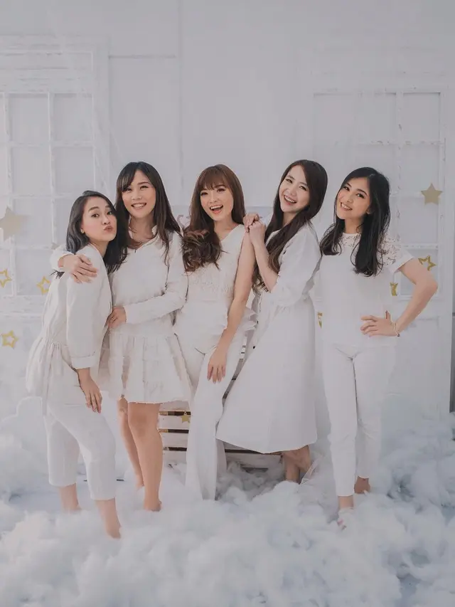 6 Momen Reuni dan Pemotretan 5 Eks Member Cherrybelle, Tetap Kompak