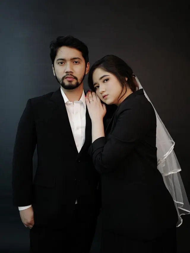 6 Momen Pernikahan Tirani Dwitasari 'Cewek Cantik' Viral di Google