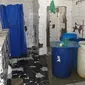 Suasana kamar mandi  yang kumuh dan kotor di penjara Instituto Penal Placido de Sa Carvalho, Rio de Janeiro, Brasil, (18/1/2016). Dalam kamar mandi ini sering terlihat kalajengking, kelabang beracun dan tikus. (AP Photo)