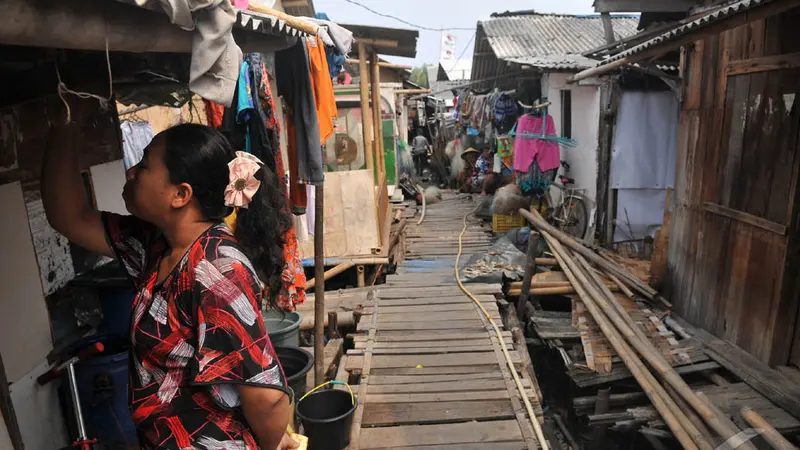 Beginilah Aktivitas Warga Miskin Di Pinggiran Jakarta