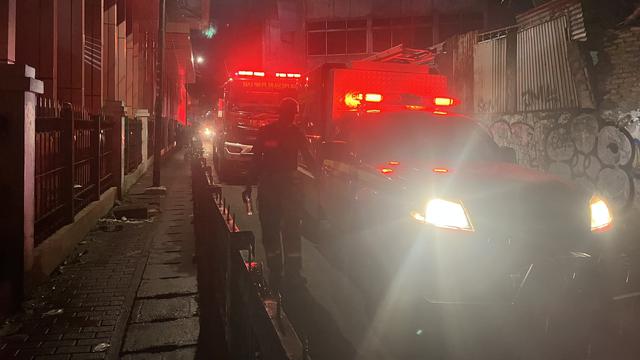 Kebakaran di kawasan padat penduduk di Jalan Pangeran Jayakarta Nomor 28, RT06/RW04, Mangga Dua Selatan, Sawah Besar, Jakarta Pusat telah padam.