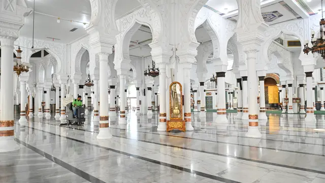 Sambut Ramadhan, Masjid Raya Baiturrahman di Banda Aceh Dibersihkan