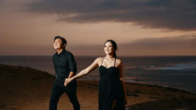 Lagi Bulan Madu, Ini 6 Pemotretan Denny Caknan dan Bella Bonita yang Tampil Mesra