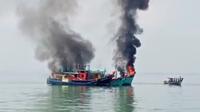 Penenggelaman kapal ikan asing pencuri ikan berbendera Malaysia di Belawan (dok: KKP)