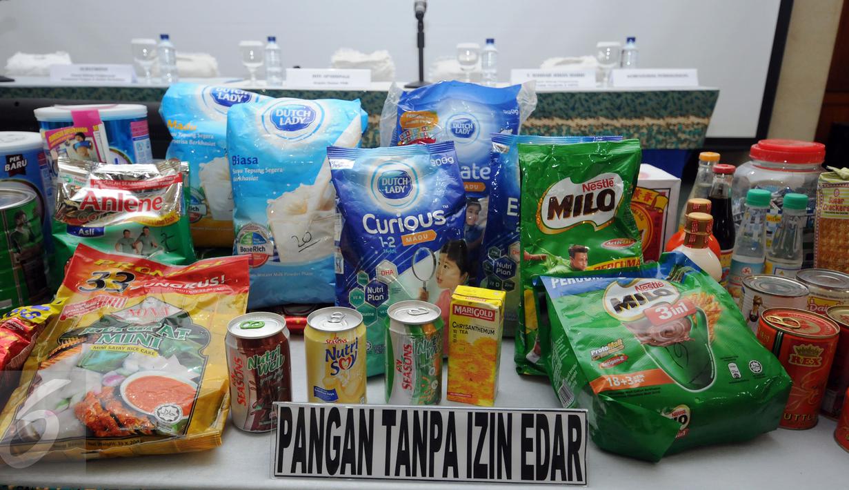 Beberapa contoh pangan illegal yang disita BPOM hasil operasi Opson V, Jakarta, Selasa (12/4/2016). Hasil operasi, BPOM menyita 12 truk pangan illegal dengan nilai lebih dari 6,3 miliar rupiah. (Liputan6.com/Helmi Fithriansyah)