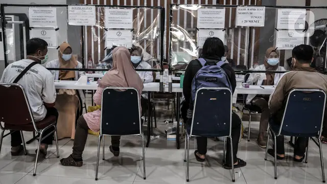 FOTO: Libur Panjang, Antrean Rapid Test Penumpang KAI Melonjak
