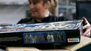 Satu set mainan Stars Wars dilelang di Rumah lelang Vectis di Stockton-on-Tees, Inggris (23/11/2015). Beragam pernak pernik bertema Stars Wars ikut meramaikan lelang bertema "Star Wars: The Force Awakens" tersebut. (Reuters/ Phil Noble)