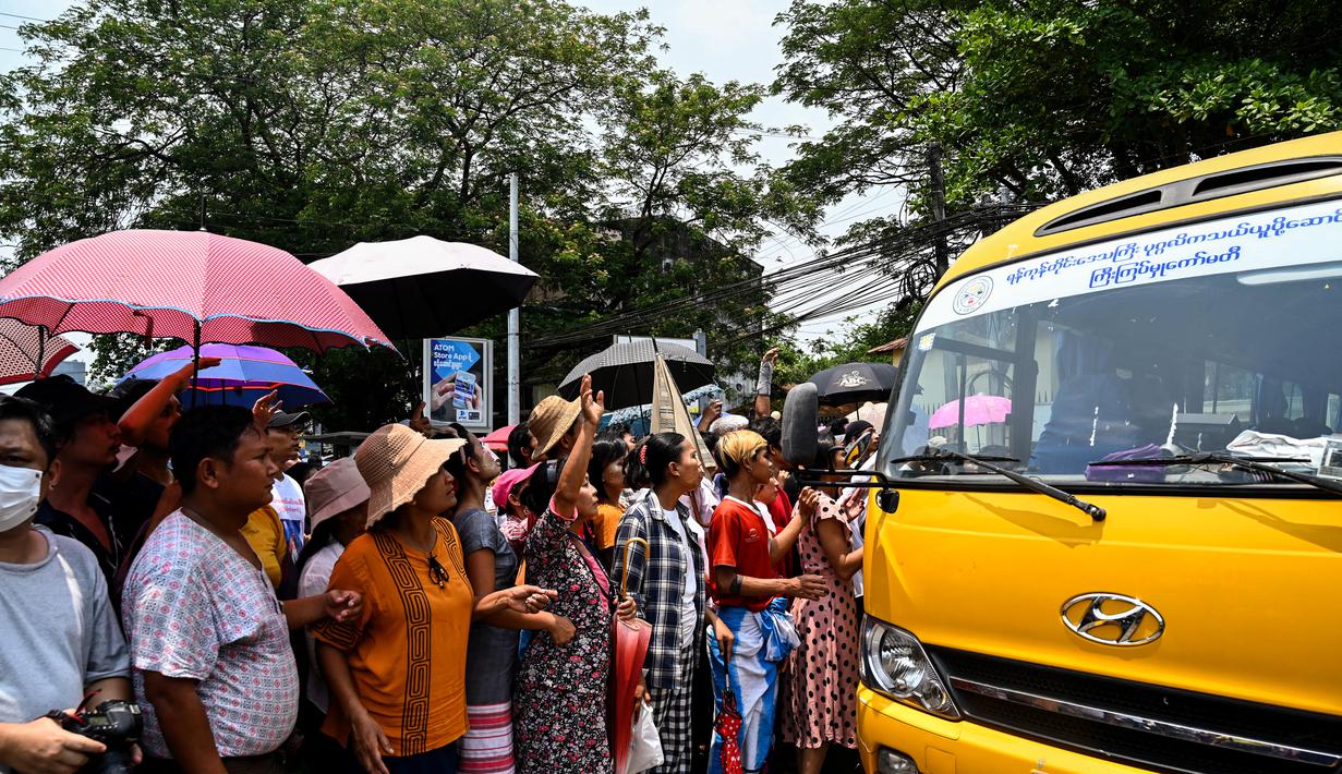 Seperti dilansir AFP, Senin (17/4/2023), militer Myanmar menangkap ribuan orang setelah melancarkan kudeta lebih dari dua tahun lalu. (AFP/STR)