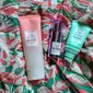 Pembersih makeup, serum, dan sunscreen SKINTIFIC. (Liputan6.com/Asnida Riani)