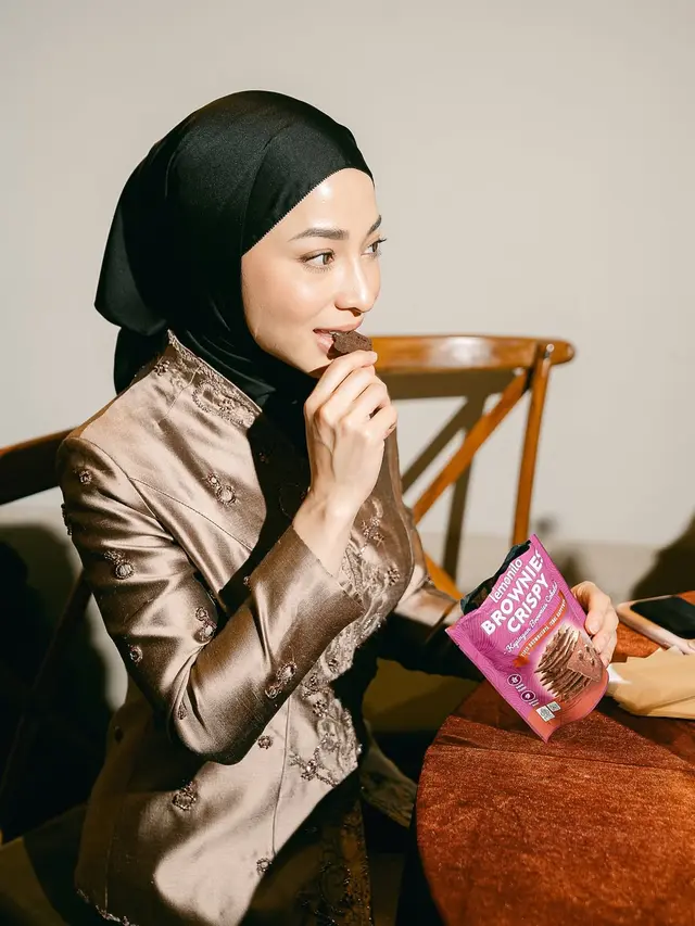 Gaya Hijab Terbaru ala Nikita Willy