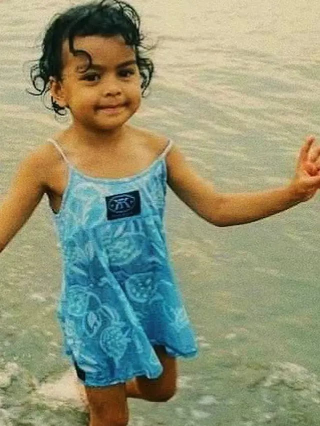 6 Potret Masa Kecil Eva Celia, Bikin Pangling