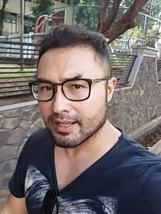 Tidak ingin publik merasakan yang sama seperti dirinya, Surya pun mengajak untuk selalu berpikiran positif. Bahkan ia juga mengajak untuk mengatur pernapasan agar terasa relaks.(Instagram/suryasaputra507)