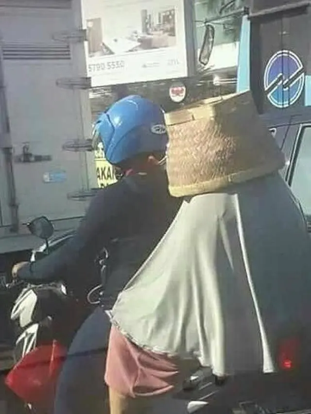 Kumpulan Potret Ibu-Ibu Dibonceng Naik Sepeda Motor, Aksinya Bikin Ngilu