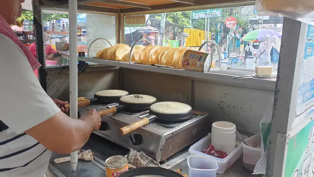Penjual Leker Pertama di Malioboro Sejak 12 Tahun Lalu, Maryono Kini Terapkan QRIS BRI