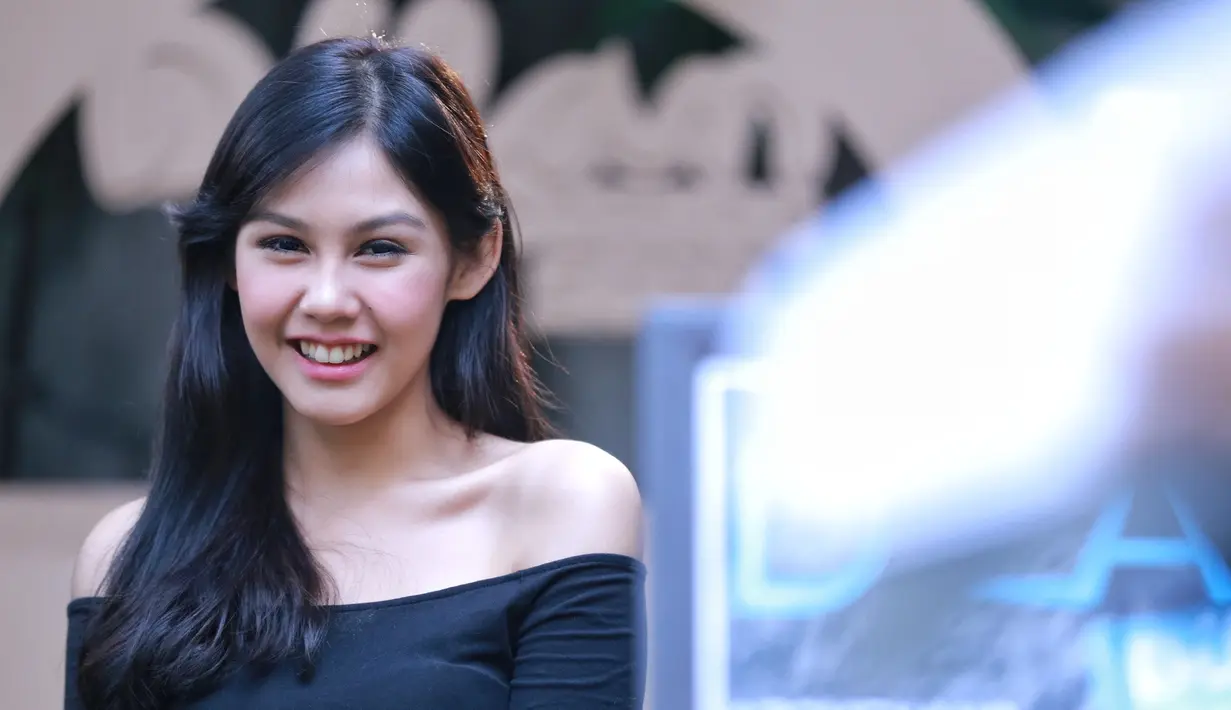 Pendatang baru Vanesha Prescilla terlibat dalam film Dilan. Adik Sissy Priscillia mengaku kaget mengetahui dipasangkan dengan Iqbaal Dhiafakhri Ramadhan. (Adrian Putra/Bintang.com)