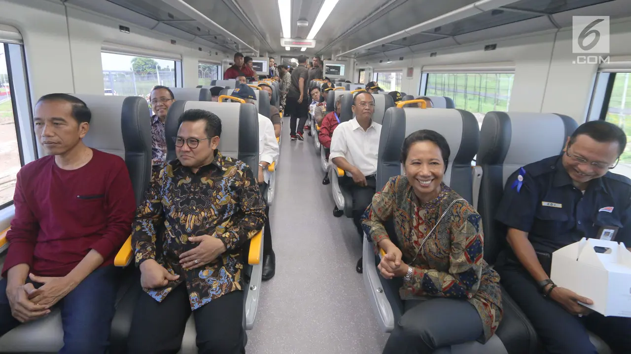 Kenakan Kaus Oblong, ini Gaya Santai Jokowi saat Jajal Kereta Bandara